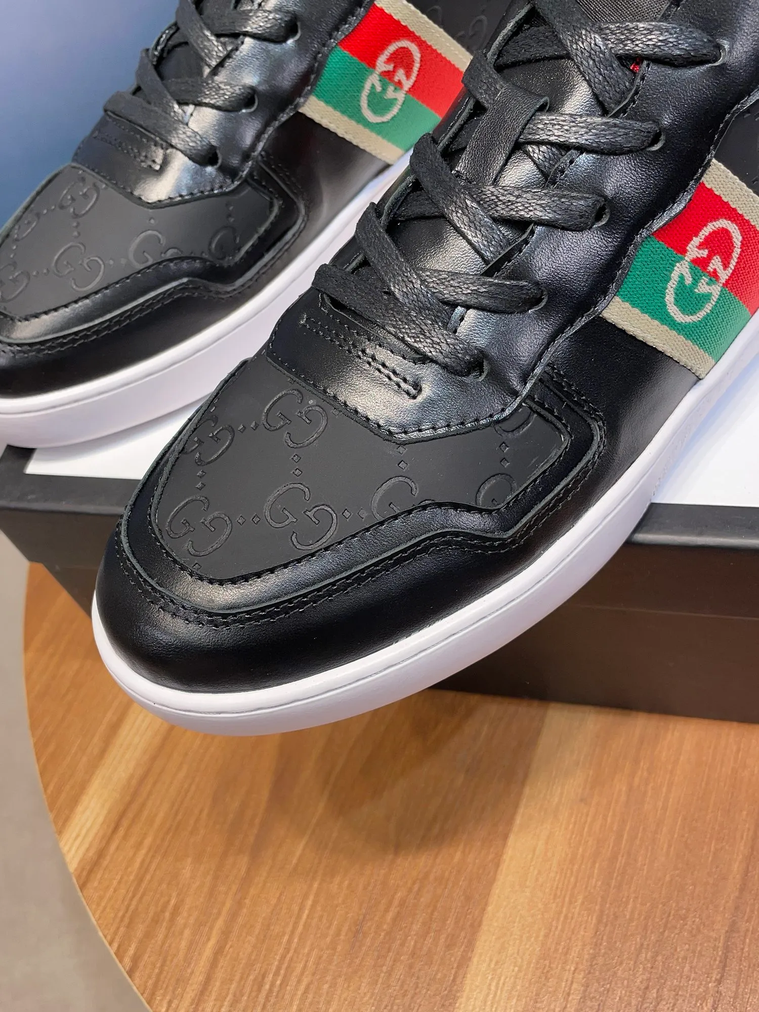 Factory price: 400💰New model is here again! [Gucci Sports Men's Shoes] Gucci fashionable casual men's shoes 🇨🇳Original 1:1 mold, new model debuts first💯Not high-profile but avant-garde, simple, low-key and fashionable, super versatile style🌿Made of original cowhide➕Sheepskin lining🎋The version is comfortable on the feet, first-class workmanship🍍Size 38-44